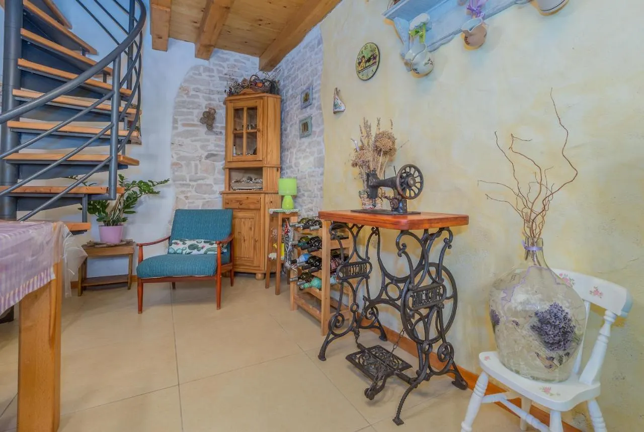 Beautiful Villa Loreta With Private Pool Near Pula And Rovinj Cabrunici Kroatië