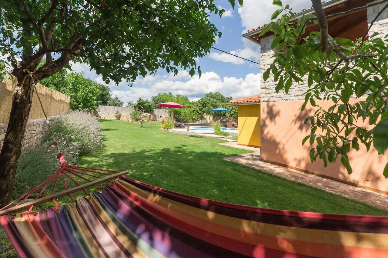 Beautiful Villa Loreta With Private Pool Near Pula And Rovinj Cabrunici 0*,  Kroatië