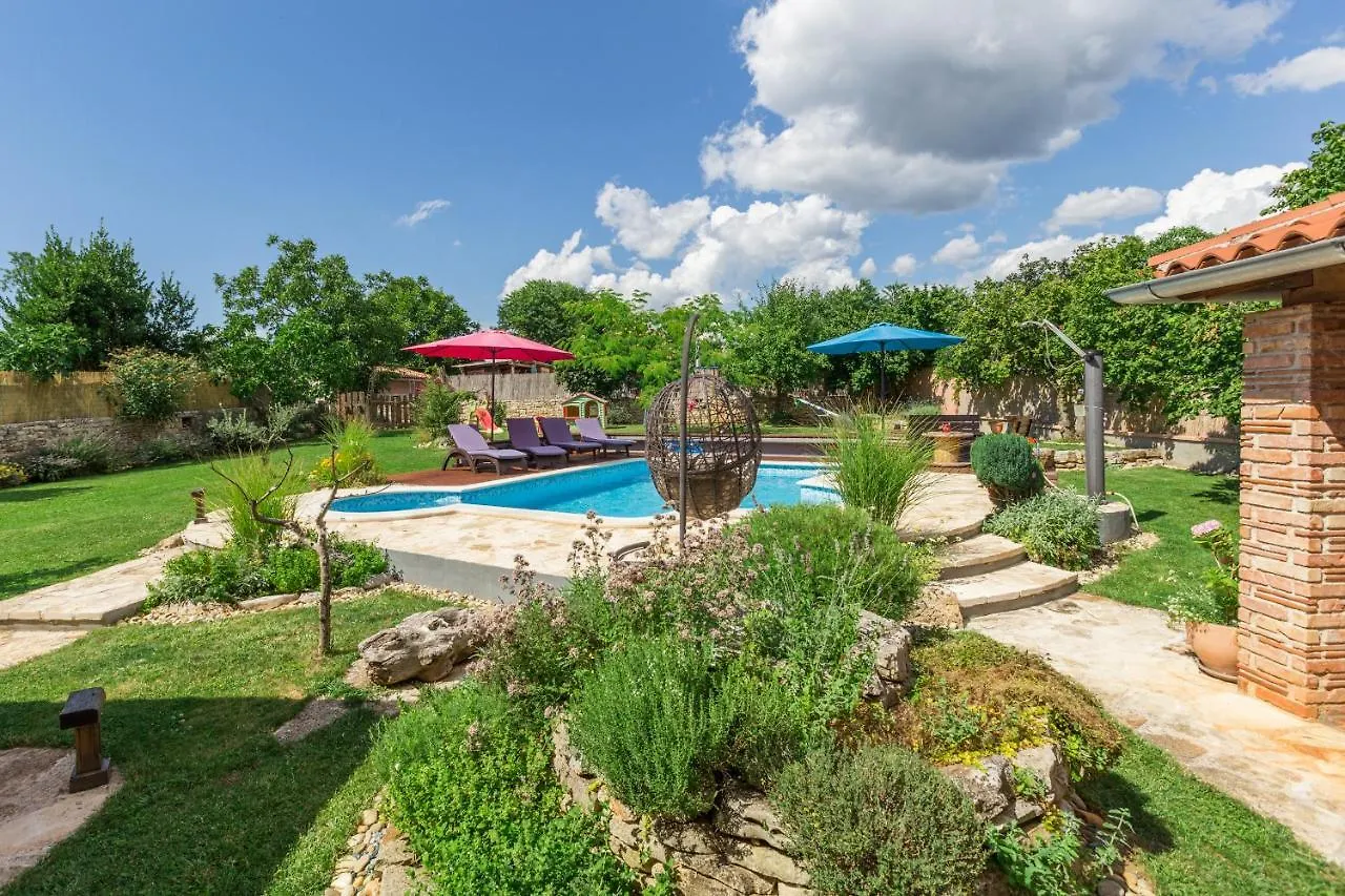 Beautiful Villa Loreta With Private Pool Near Pula And Rovinj Cabrunici 0*,