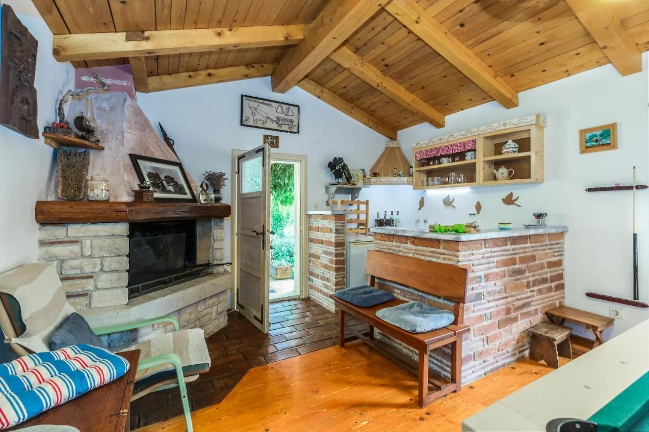 Beautiful Villa Loreta With Private Pool Near Pula And Rovinj Cabrunici