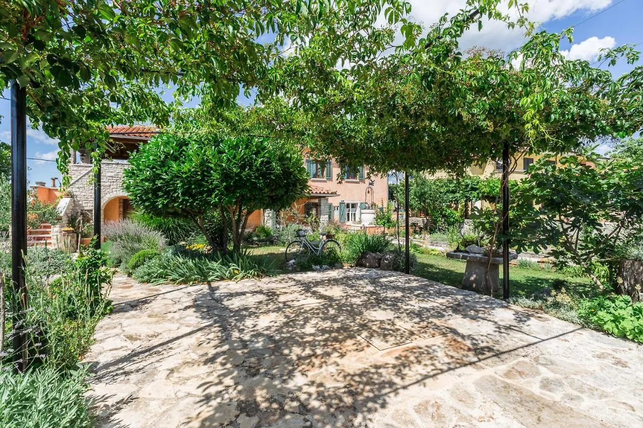Beautiful Villa Loreta With Private Pool Near Pula And Rovinj Cabrunici Kroatië