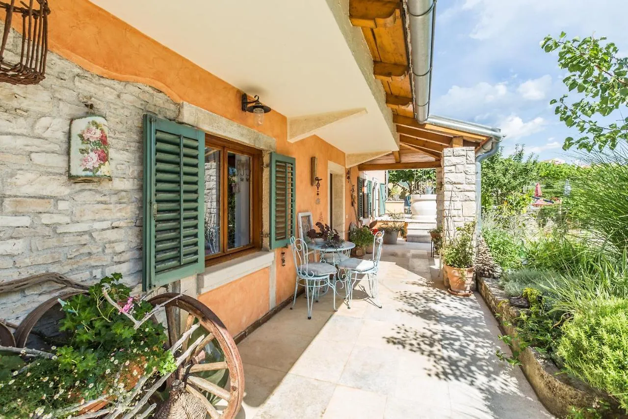 Beautiful Villa Loreta With Private Pool Near Pula And Rovinj Cabrunici